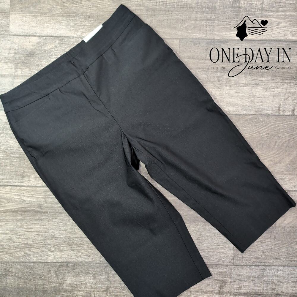 Chico's So Slimming Brigitte Rivet Capri Crop Pants Black NWT Size (10)